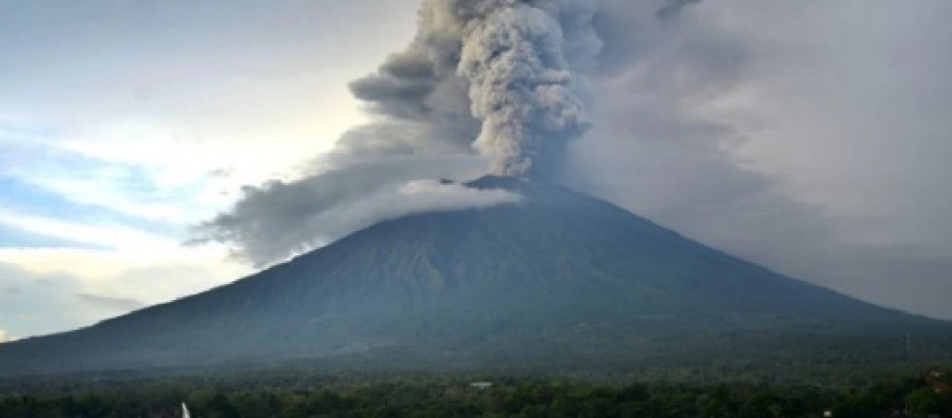 Πανικός στην Ιταλία: Ενεργοποιήθηκε το ηφαίστειο στο νησί Στρόμπολι - Νεκρός τουρίστας (βίντεο)
